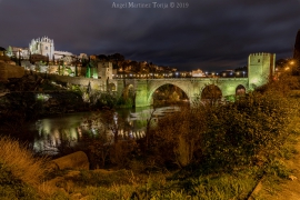 2019 12 12 Puente de San Martín en navidad, de noche
